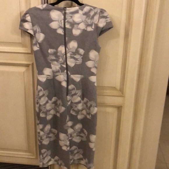 Betsy Johnson size 2 - Picture 2 of 3